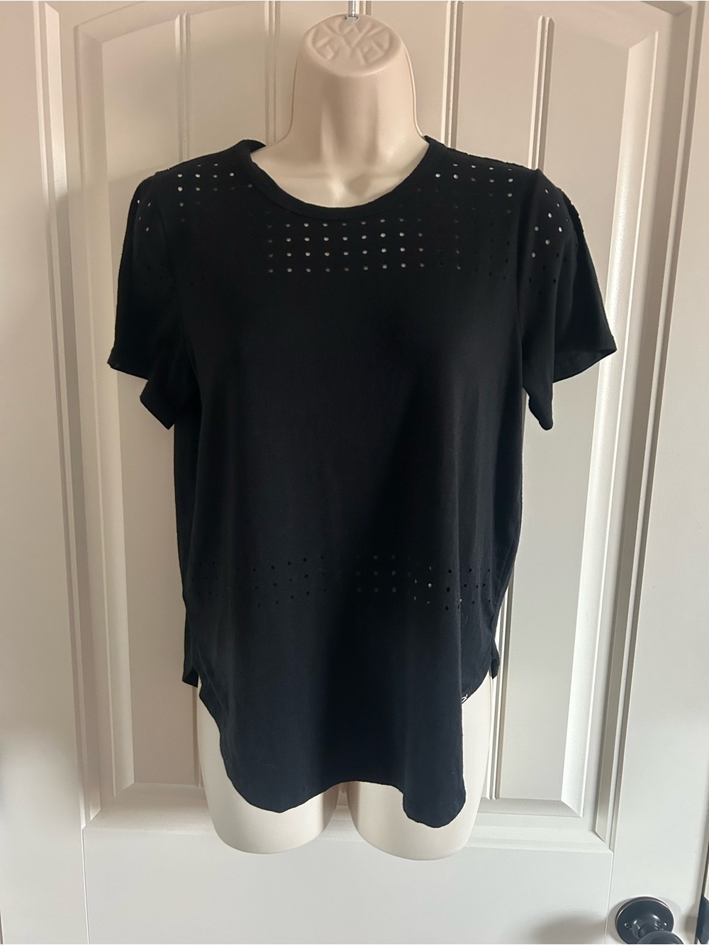 NEW Glyder Black Short Sleeve Perforated Tee Workout Athleisure Sz M